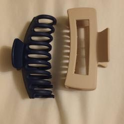 2 Hair Clips 
