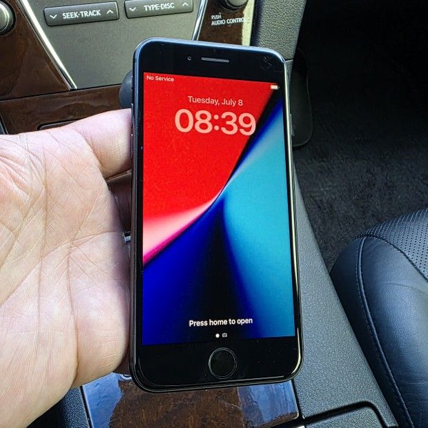 Unlocked iPhone 8 64gig In Excellent Condition