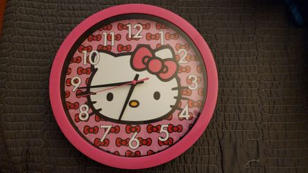 HELLO KITTY WALL CLOCK