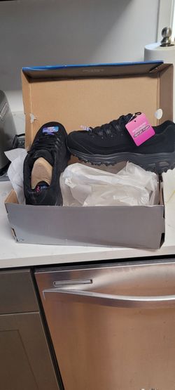 Skechers D'lite memory foam shoes