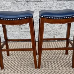 2 Bar Stools Wood  