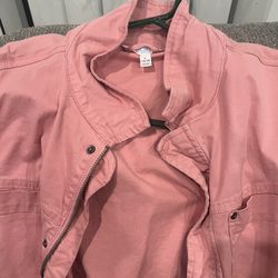 Women’s Light Jacket With Pockets. In Good Condition. Size Large.
