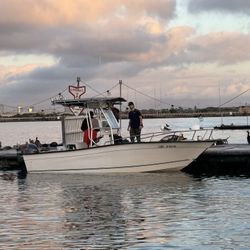 21’ Key Largo Center Console 