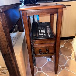 Solid Wood End Table/Nightstand W/Drawer
