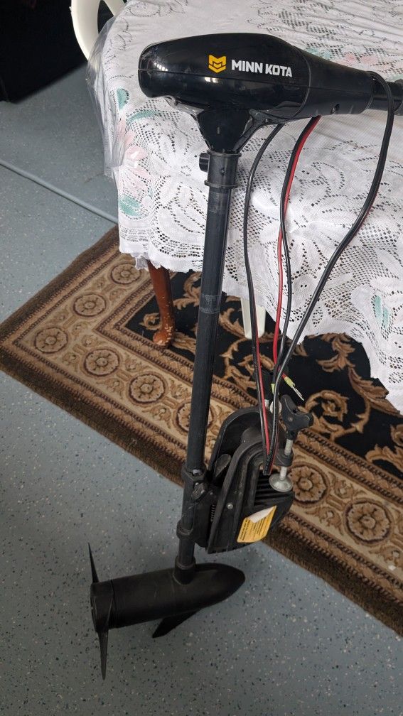 MINN KOTA 30LB THRUST 12 VOLTS 5 SPEED