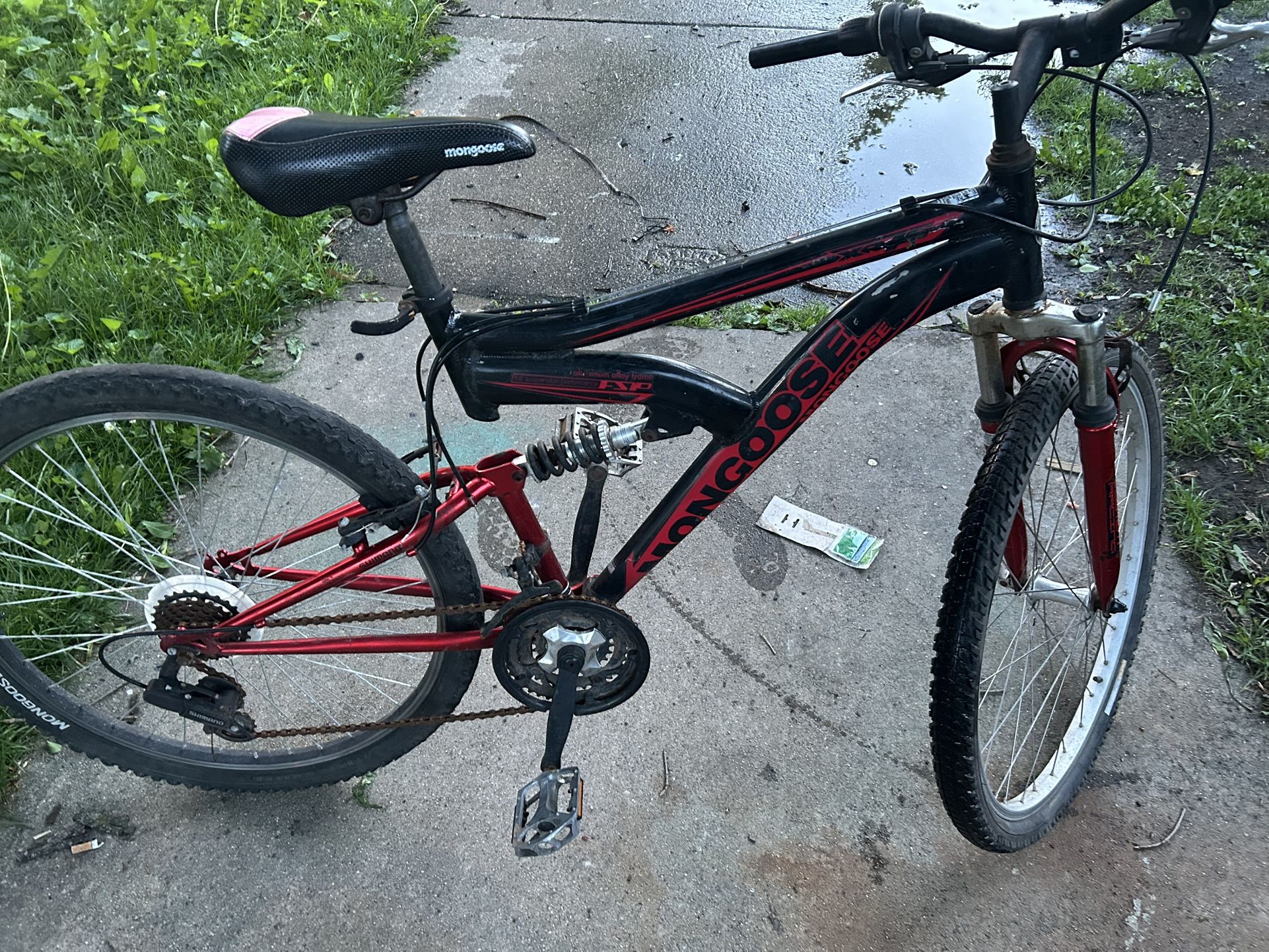 Mongoose Mountain Bike GREAT Condition 26” Wheels