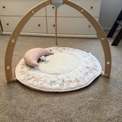 Wooden Baby Play Gym with Mat & Pillow – Excellent Condition 