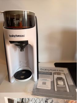NEW*NEVER USED* BabyBreeza Formula Dispenser+BottleMaker