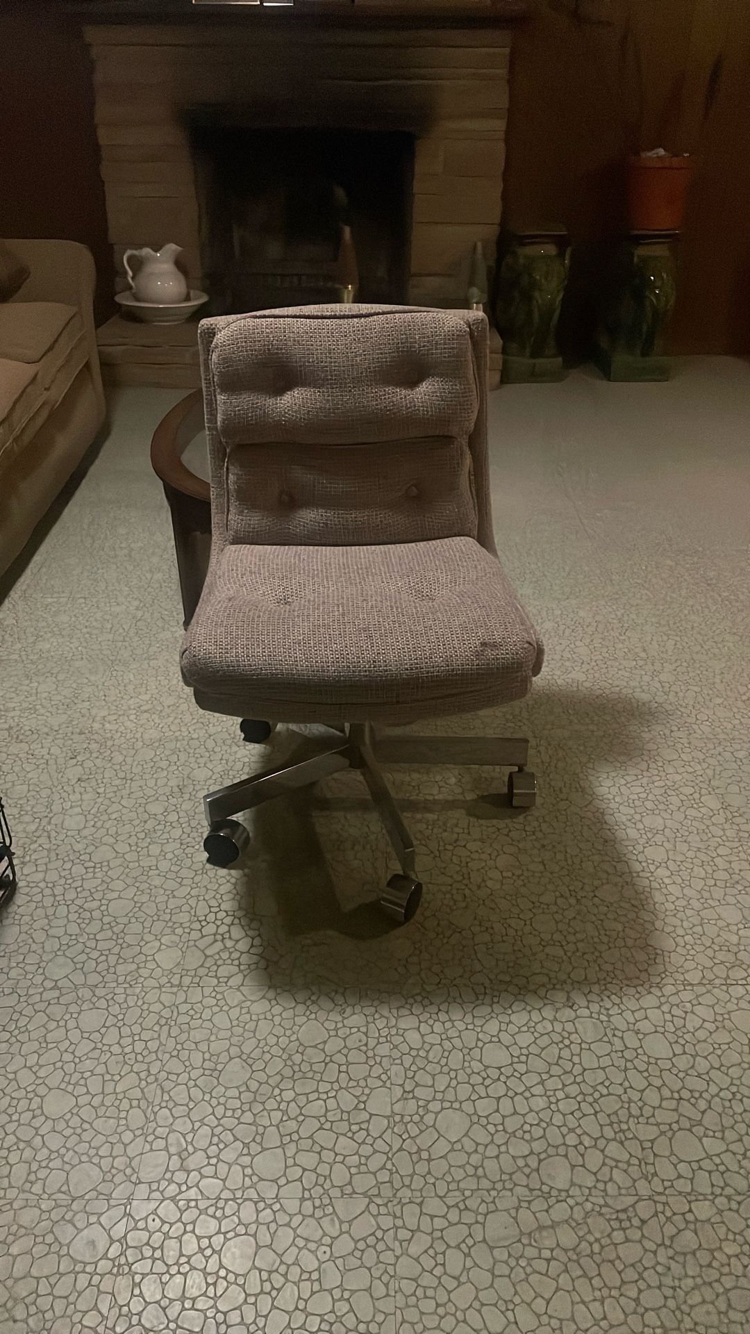 Office Chair and spins around 360 all the way around 