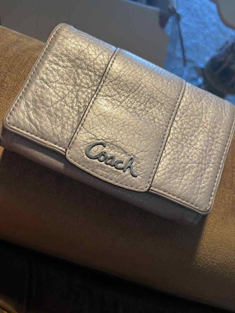 Great Vintage Coach Purses & Wallets ( 40 Individually )