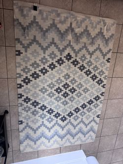 Minky Couture Reversible Geometric Rug 3.5’ x 5.5’