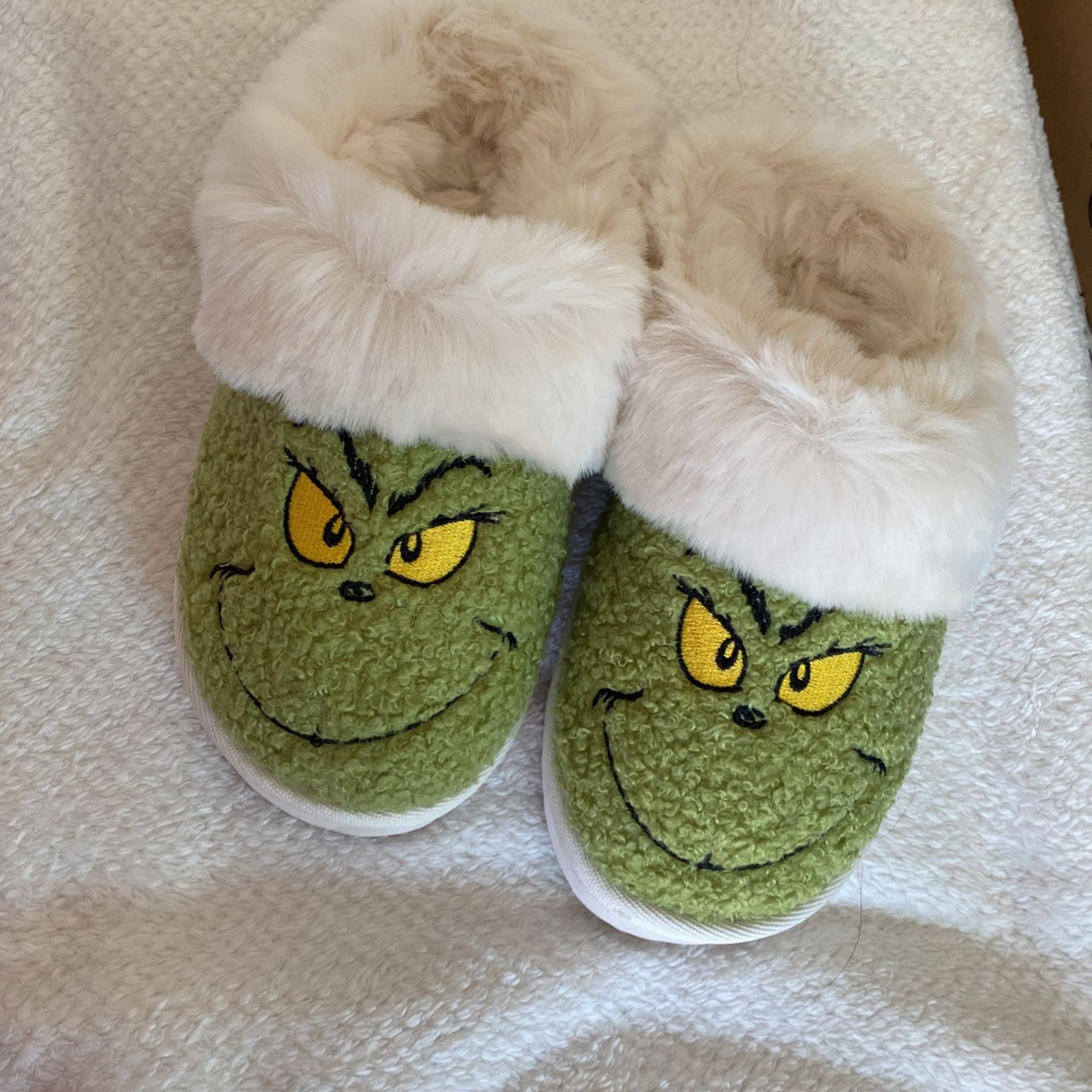 Grinch Slides Aeropostale