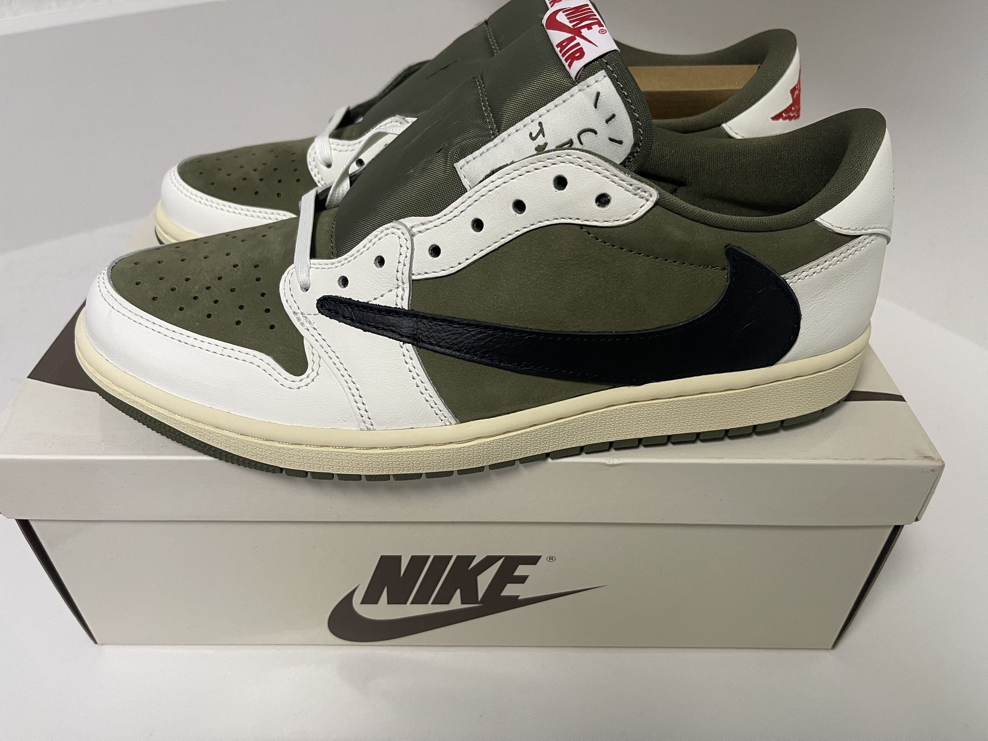 Travis Scott Medium Olive