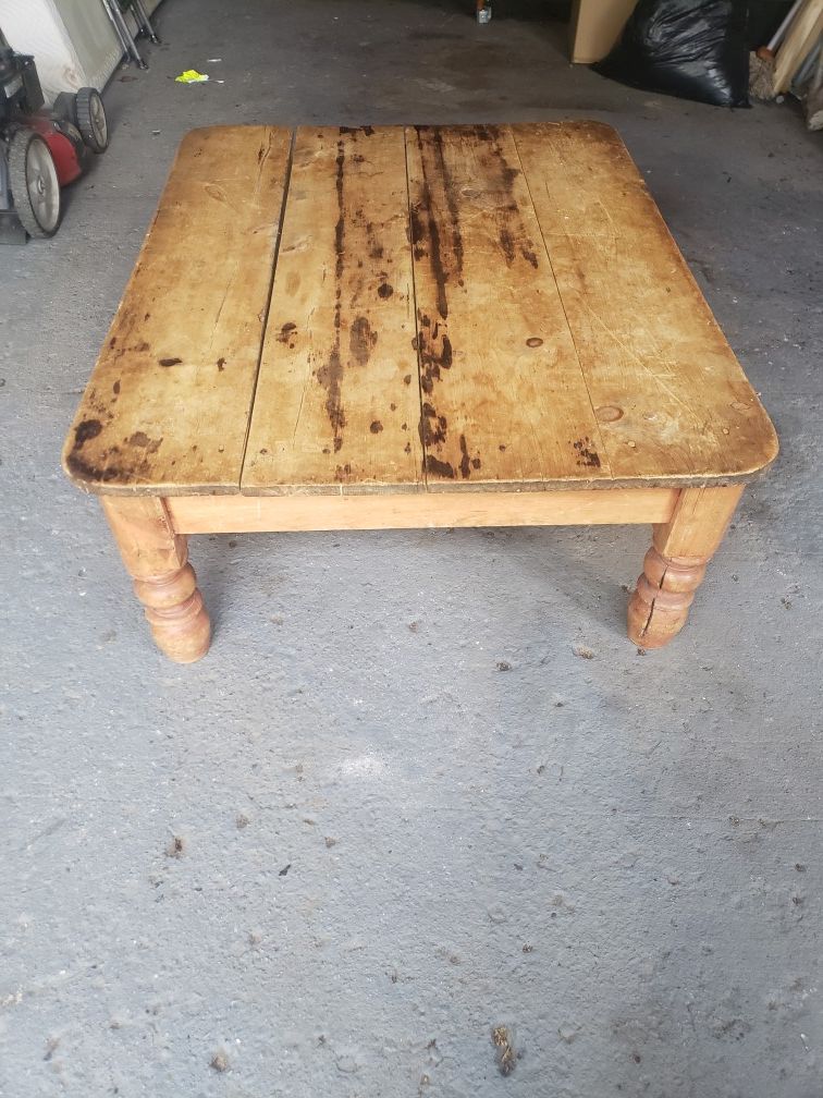 Antique coffee table.....FREEE