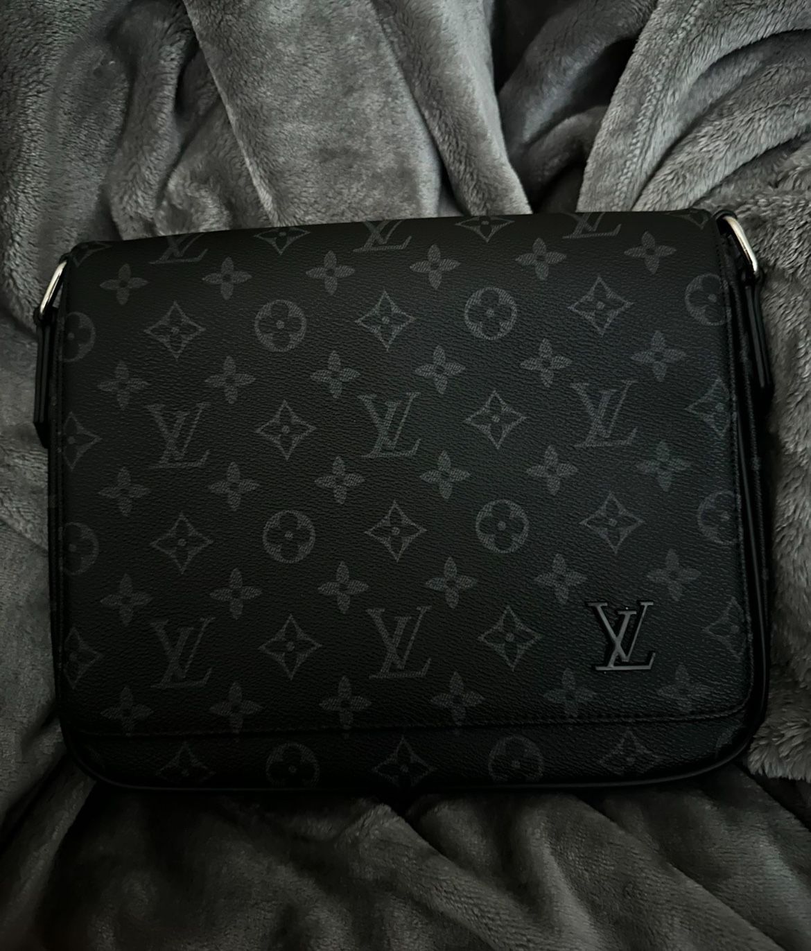 Louis Vuitton District PM 