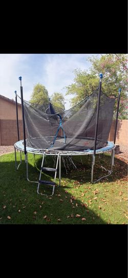 FREE Round Trampoline with Safety Net & Ladder – Must Disassemble & Haul
