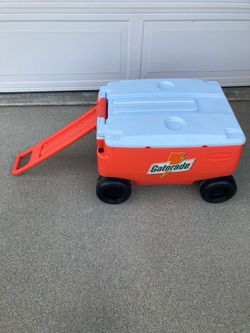Vintage Gatorade, 60 quart 4 wheel cooler Vintage Gatorade, 60 quart 4 wheel cooler