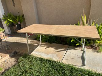 Selling a vintage lite Weight aluminum folding table