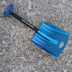 BCA Doser 545gram Back Contry Accsess Avalanche Shovel Almost New $50 - Red Shovel $20 For Pick Up Fremont Seattle. No Low Ball Offers. No Trades 