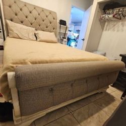 Ashley Realyn Queen Sleigh Bed and Matching Bench