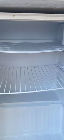 Haier Mini Fridge W/freezer for Sale in El Paso, TX - OfferUp