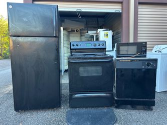 Black GE Kitchen Appliance Set – Fridge, Stove, Dishwasher