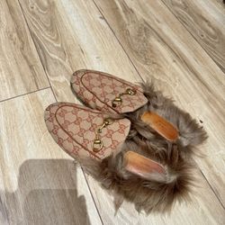 gucci fur mules monogram