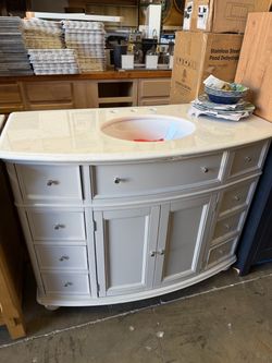 45’ Vanity