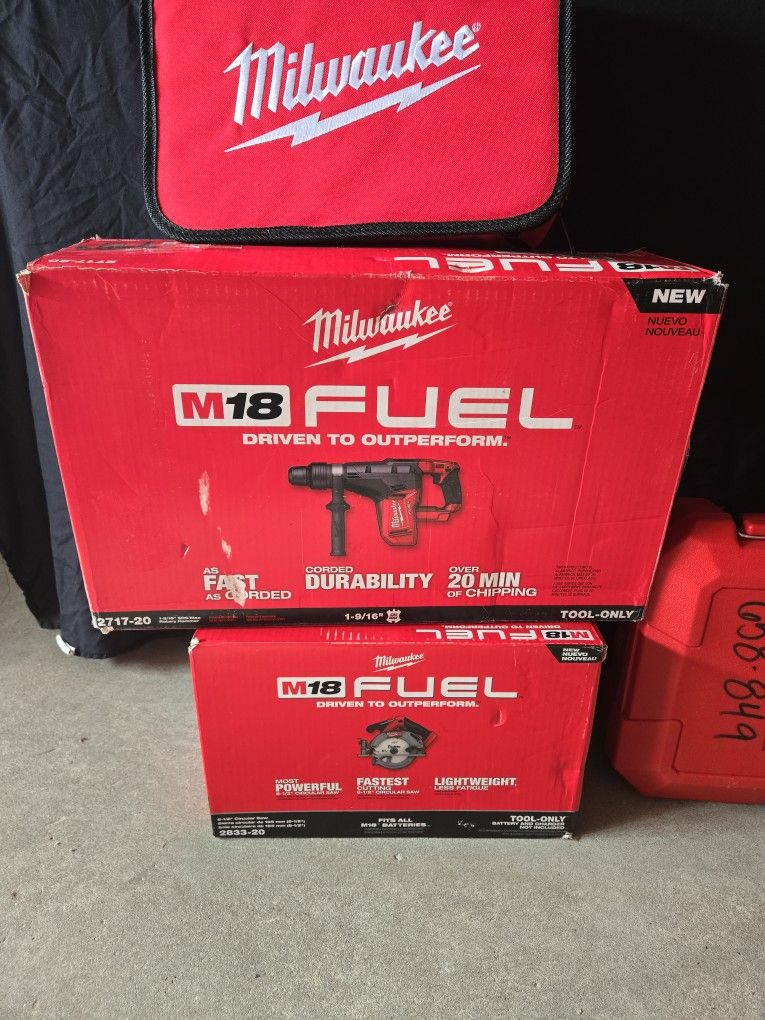 Milwaukee
M18 FUEL 18V Lithium-Ion Brushless Cordless 1-9/16 in. SDS-Max Rotary Hammer (Tool-Only)