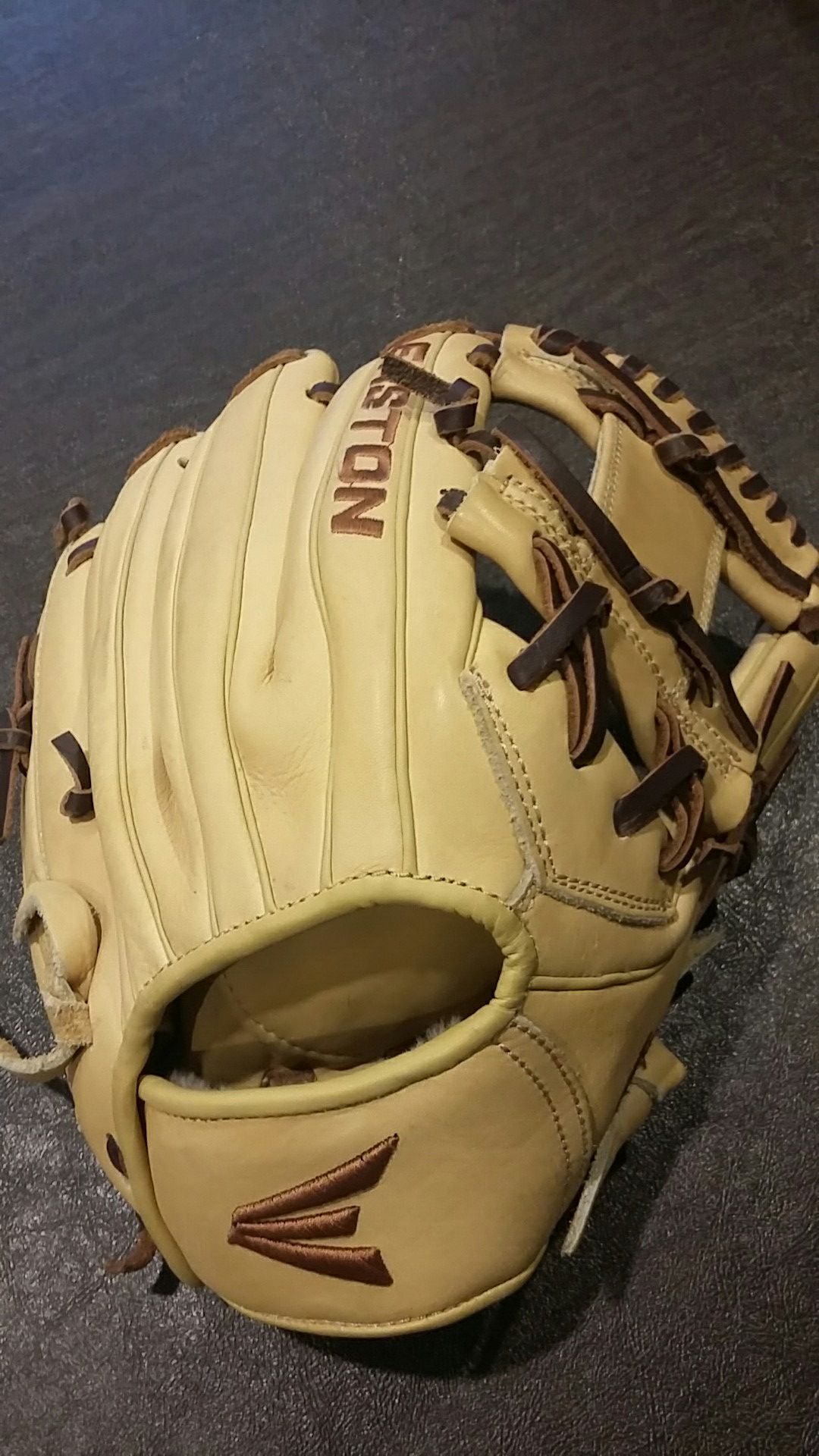 Easton youth baseball glove