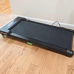 Walking pad capable of 5° incline