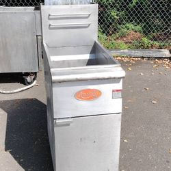 2021 - Lightly Used - Avantco 40 Pound Deep Fryer - Natural Gas or Propane