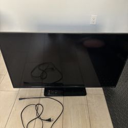 40” Flat Screen TV With Remote