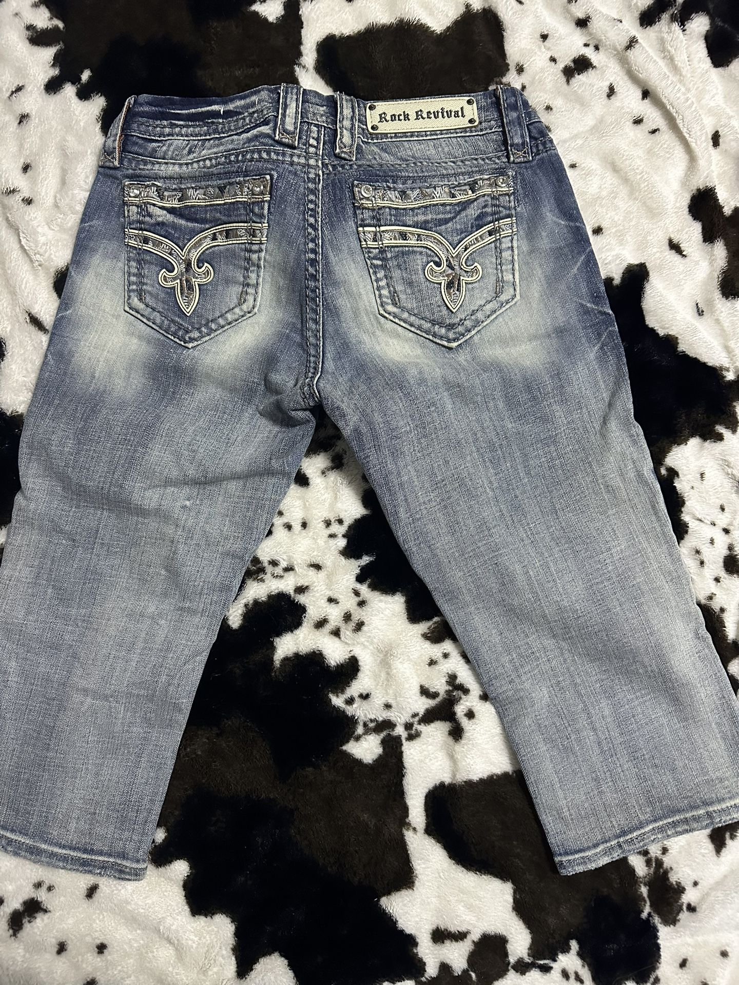 WOMEN ROCK REVIVAL CROPPED DISTRESSED JEANS