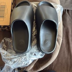 Yeezy Slides 
