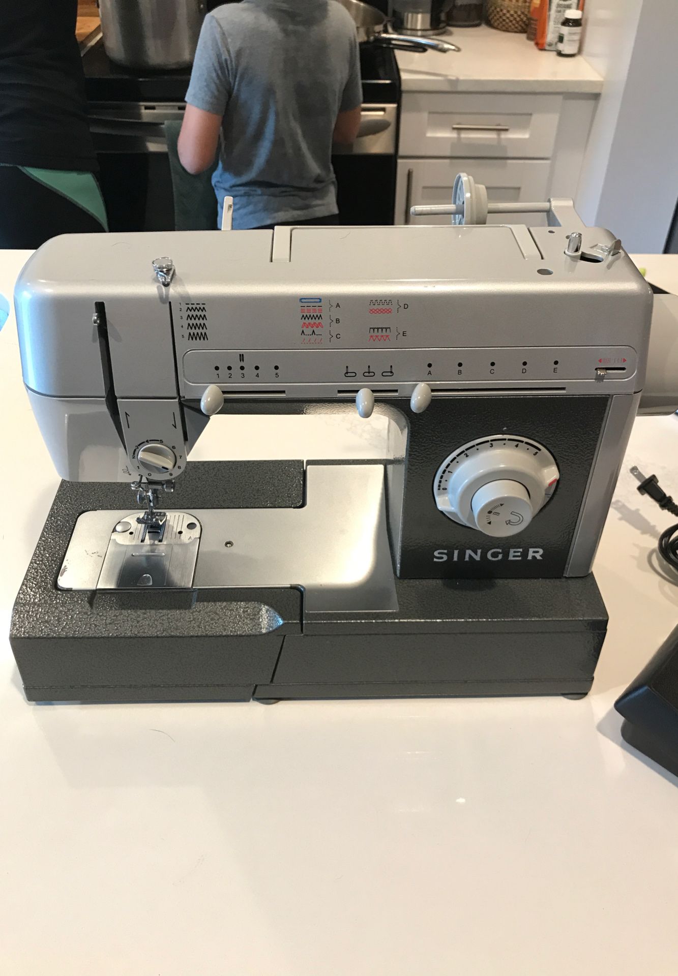 Singer CG-550 C (Commercial Sewing Machine)