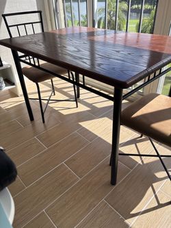 Mesa con 4 sillas
