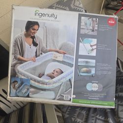 Foldable Rocking Bassinet like new