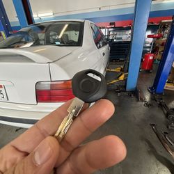 Llaves De Autos / Car Keys And Remotes 