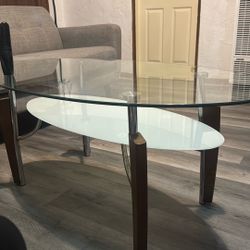 COFFEE TABLE  ( Mesa De Centro ) $50.00