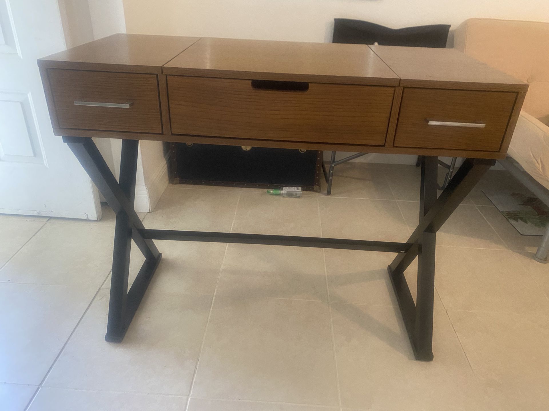 Desk With Pop Up Top With Mirror. 