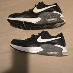 NIKE AIR MAX