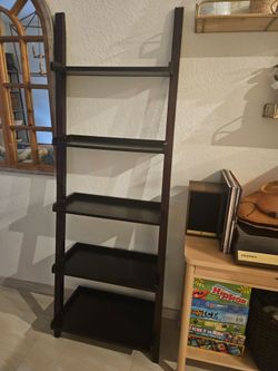 Ladder bookshelf