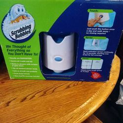 Automatic scrubbing Bathroom Cleaner