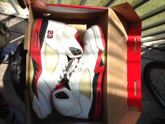 05 Jordan retro 5 fire red size 9.5