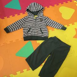 EUC Carter’s Fleece 2 Pcs Outfit Set size 12m