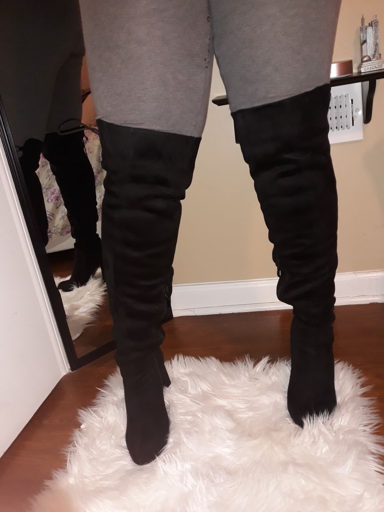 Black suede Thigh high Boots (Size 9)
