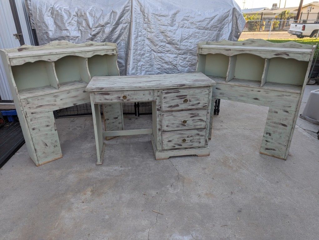 AWESOME DEAL 2 TWIN BED HEADBOARDS AND DESK