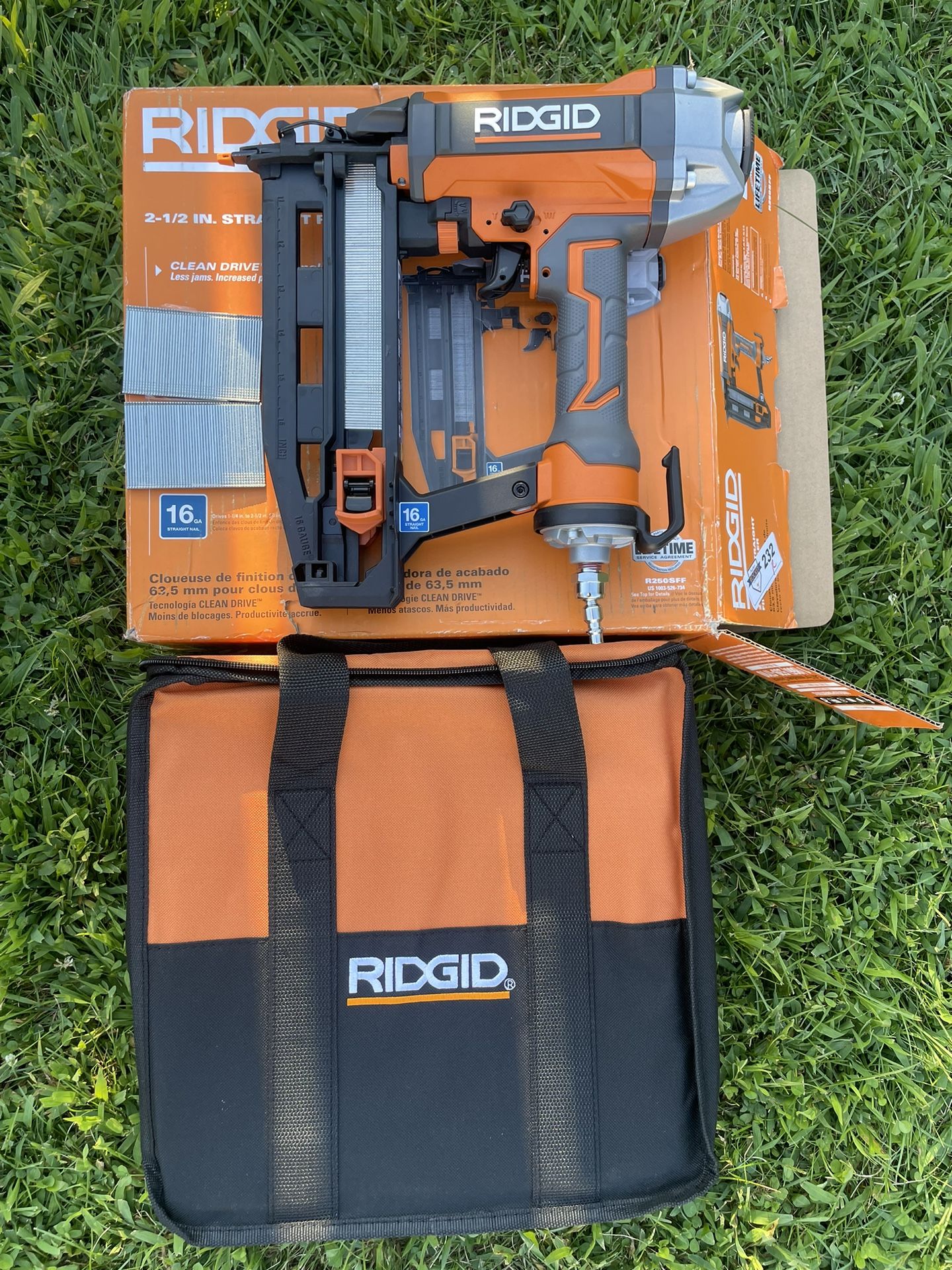 RIDGID 16 Gauge 2.5 inch Finish Nail Gun