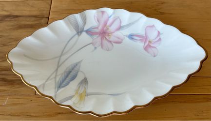 Mikasa bone china serving dish, Eden’s Garden,B2090, 4 3/4”X71/2”, Narumi, Japan.